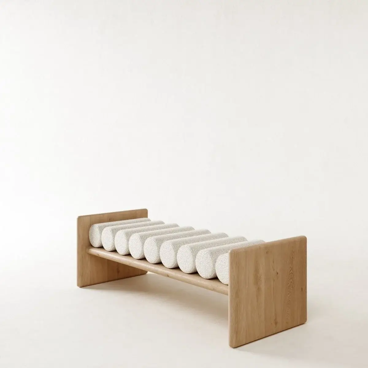 Nuestra Banca Nube combina la solidez del roble horneado con la suavidad y calidez del tapizado ovejero, creando una pieza que invita al descanso y eleva el diseño del espacio. Su estructura robusta en madera natural contrasta con el volumen suave del asiento, logrando un equilibrio perfecto entre confort y estética. En Comfort Design nos enfocamos en pensar cada detalle: cómo se siente el mueble al usarlo, cómo se ve en el espacio y cómo aporta bienestar en el día a día. La Banca Nube no es solo un asiento, es una experiencia de comodidad pensada desde el diseño. Diseñada y fabricada en Medellín, esta banca es ideal para recibidores, habitaciones o al pie de la cama, aportando carácter, calidez y un toque contemporáneo a cualquier ambiente.