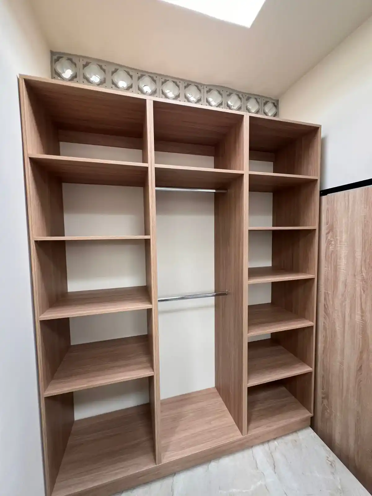 Vestier a Medida en Medellín: Diseño, Medidas y Precios Reales 2026