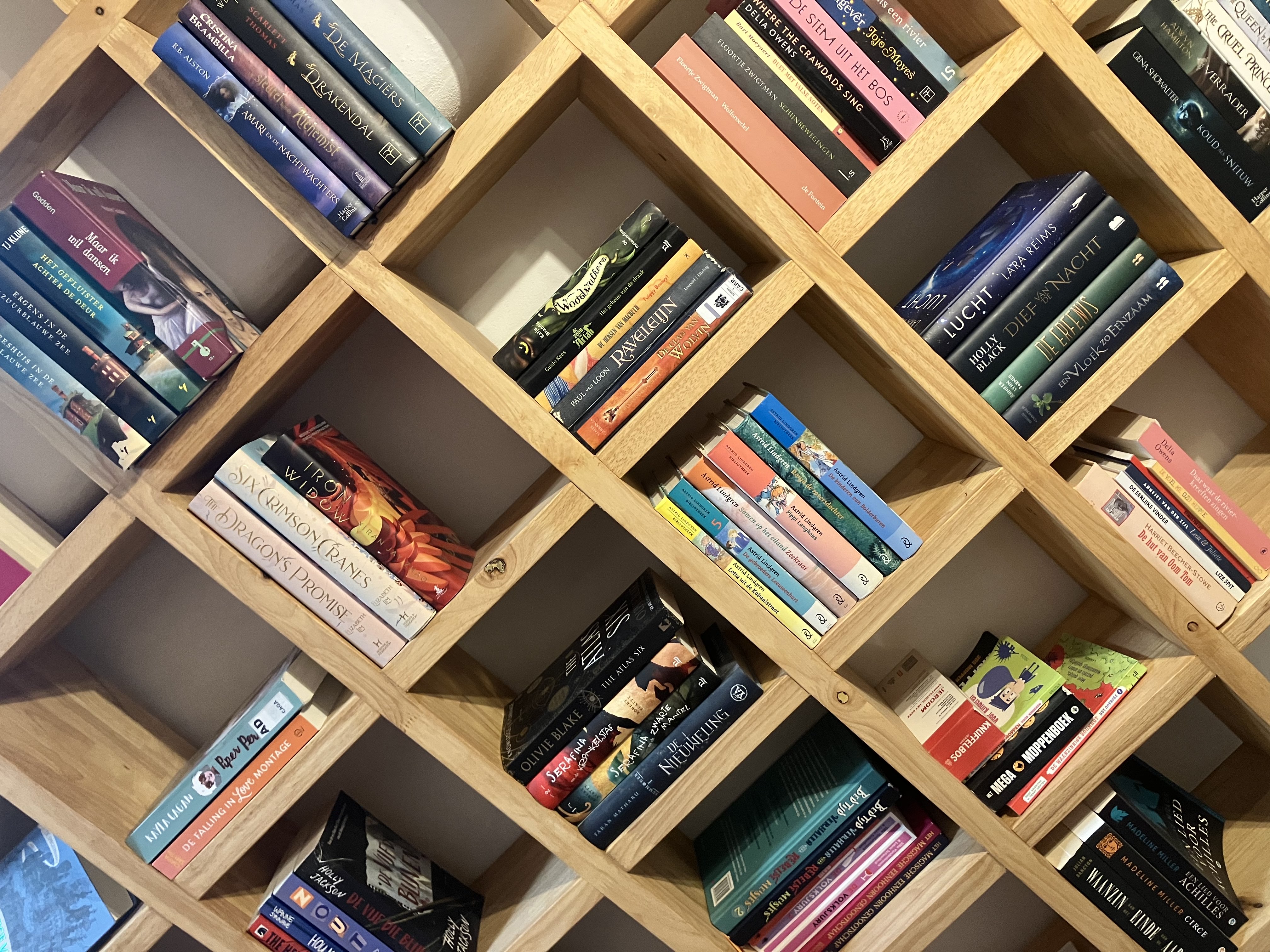 Diagonaal boekenrek close-up