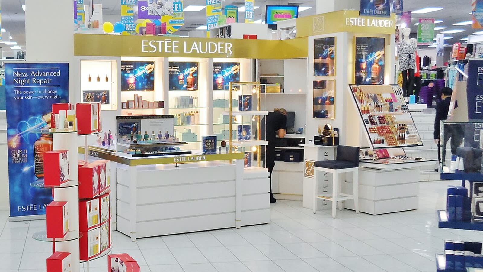Estée Lauder se alía con Profound para que la IA recomiende bien sus marcas: GEO a escala global