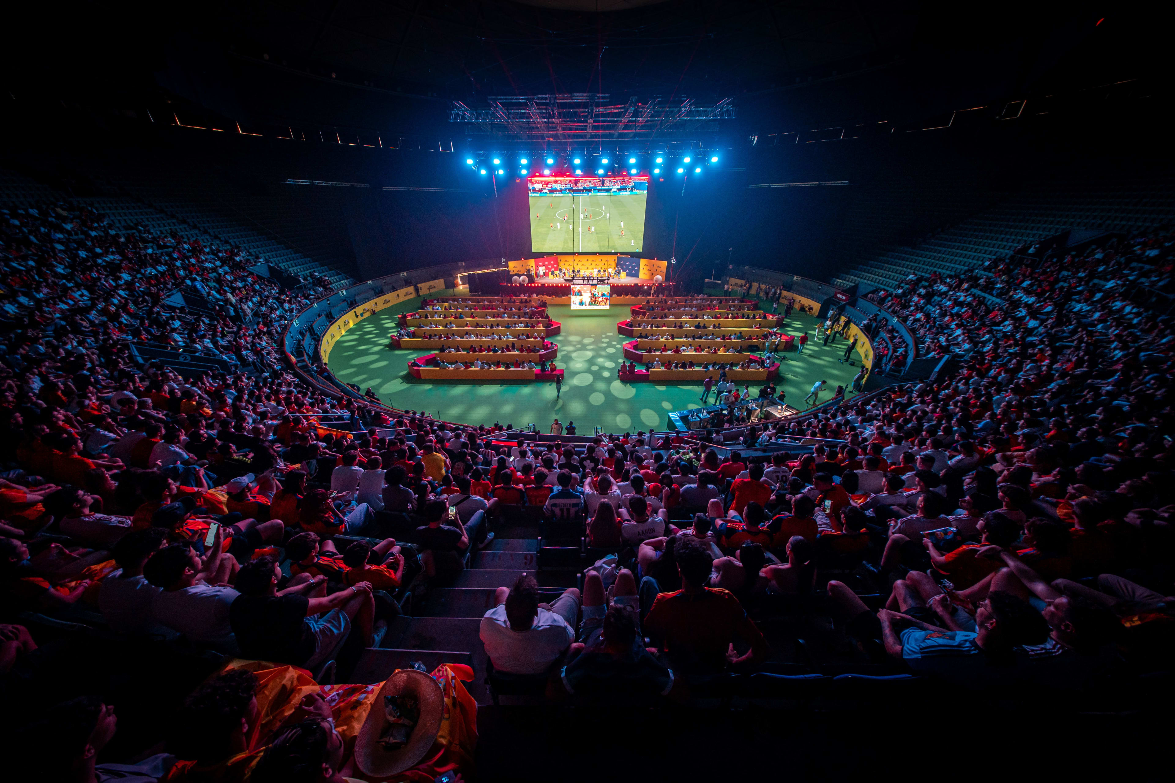 Lay’s reúne a 5.000 fans en una Watch Party épica con David Villa para vivir el inicio de la Copa Mundial de la