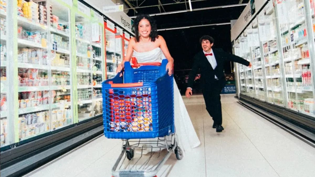 Carrefour Convierte Hipermercados en Set de Bodas con «Wedding Shoot»