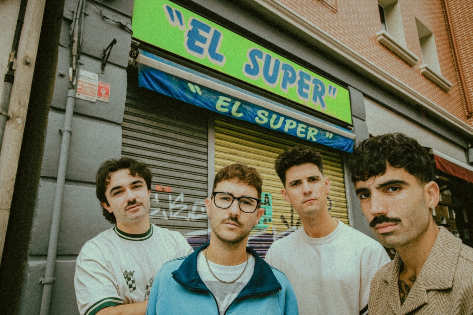 Sabrina Carpenter y Johnnie Walker Desafían Estereotipos del Whisky