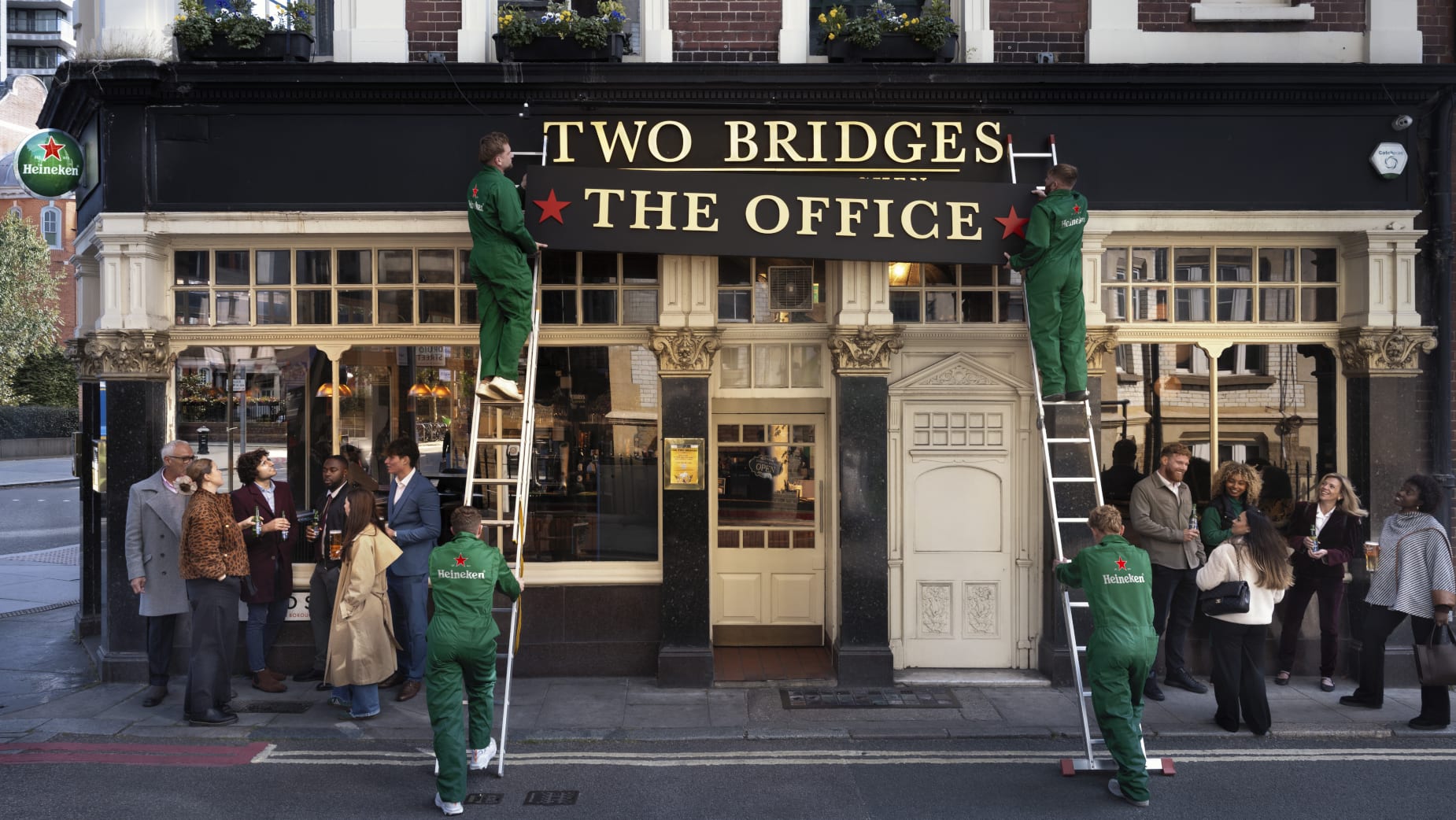 Heineken Lanza ‘The Office’: Pubs Redefinen el Trabajo Presencial