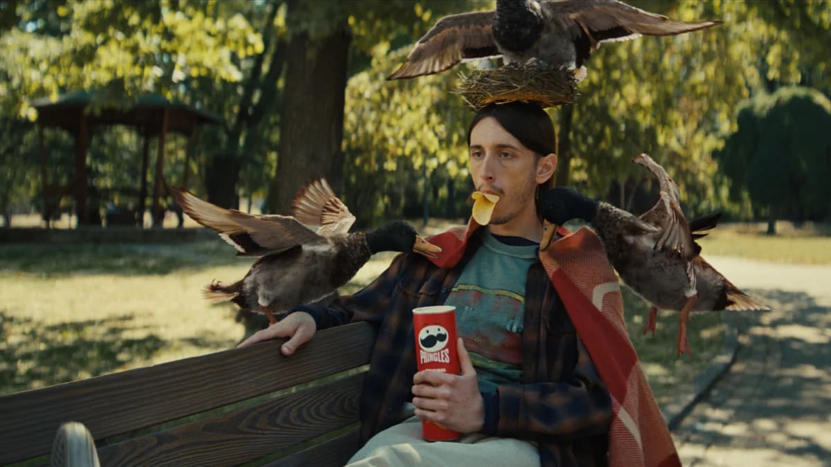 Pringles Renueva Campaña: Humor Absurdo Conecta con la Gen Z