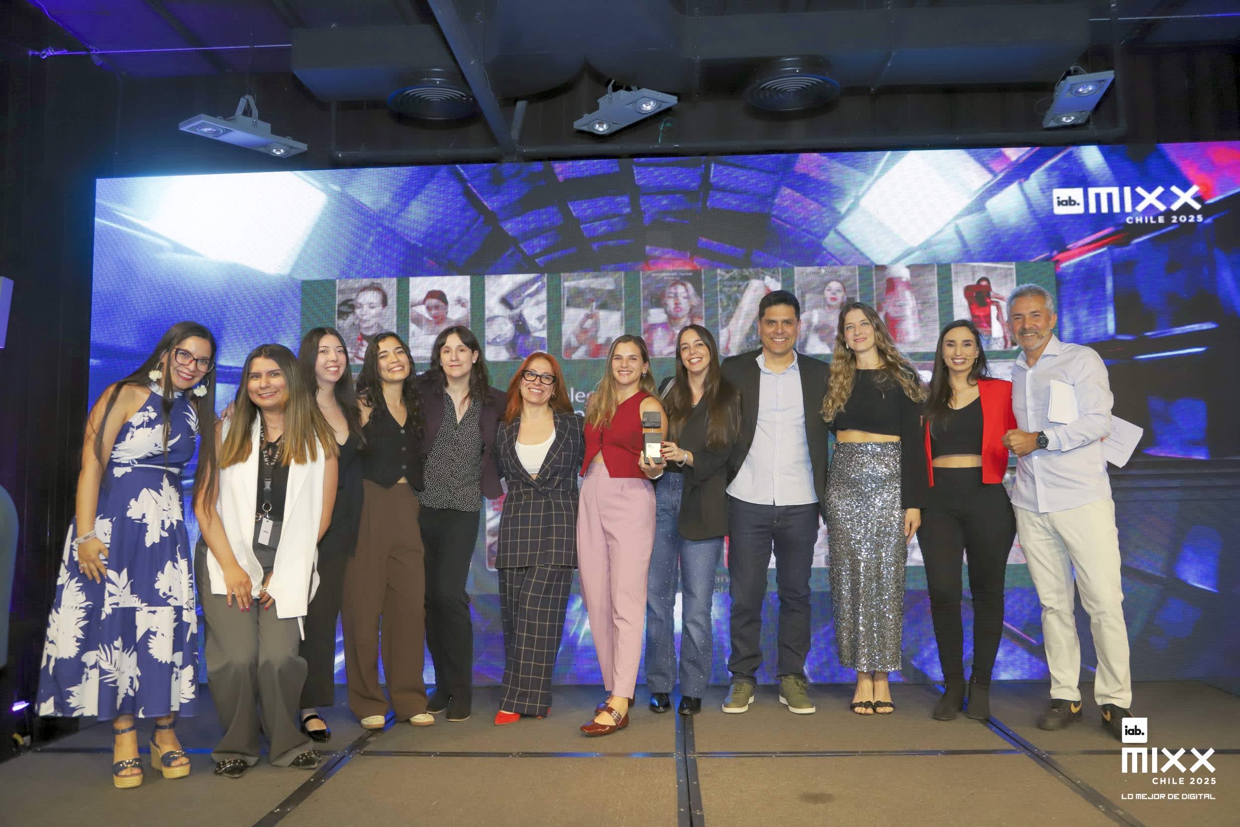 SAMY celebra doble victoria junto a Natura en los IAB Mixx Chile 2025