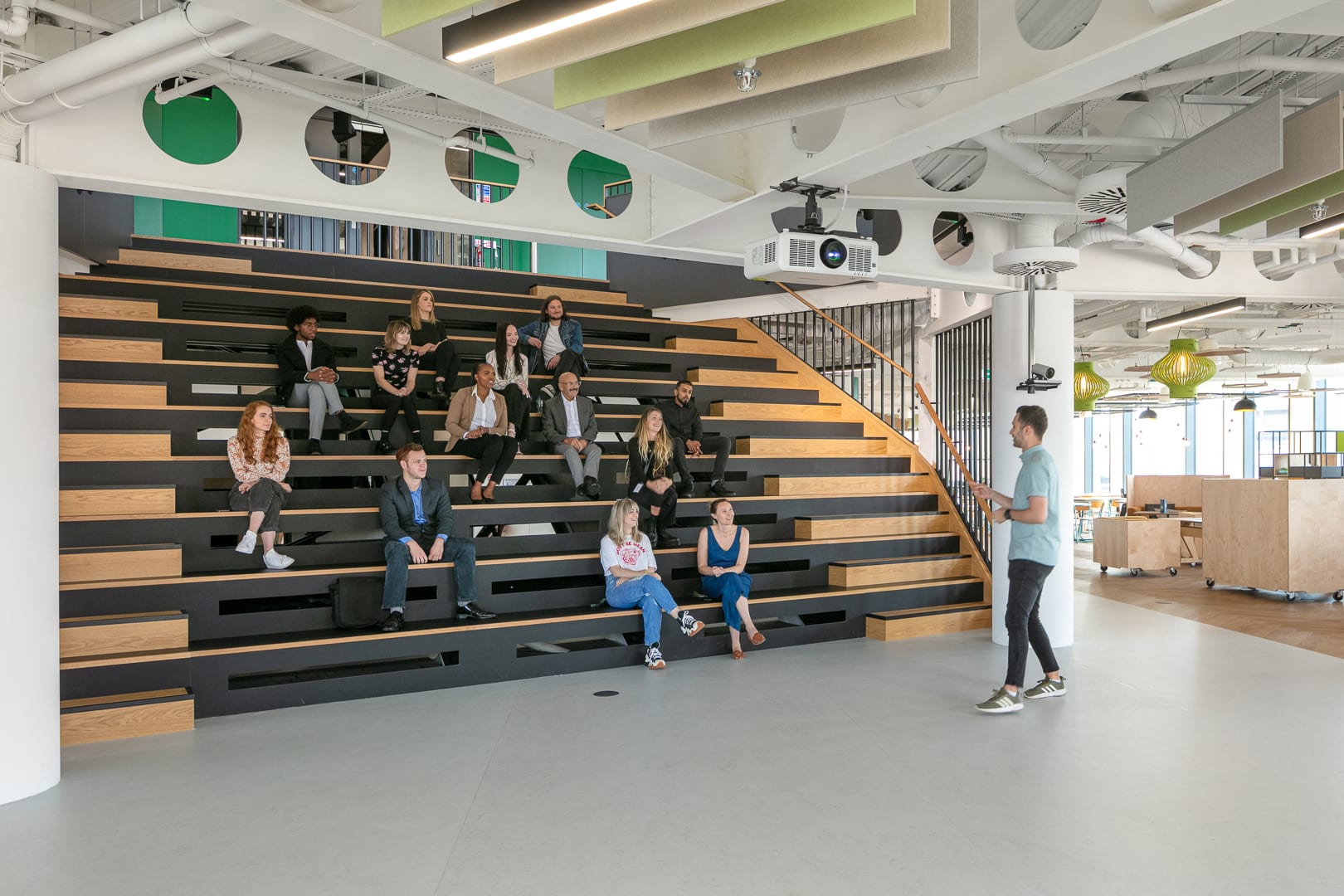 Expansión de IDHL en Leeds: Impacto y Perspectivas en el Marketing Digital
