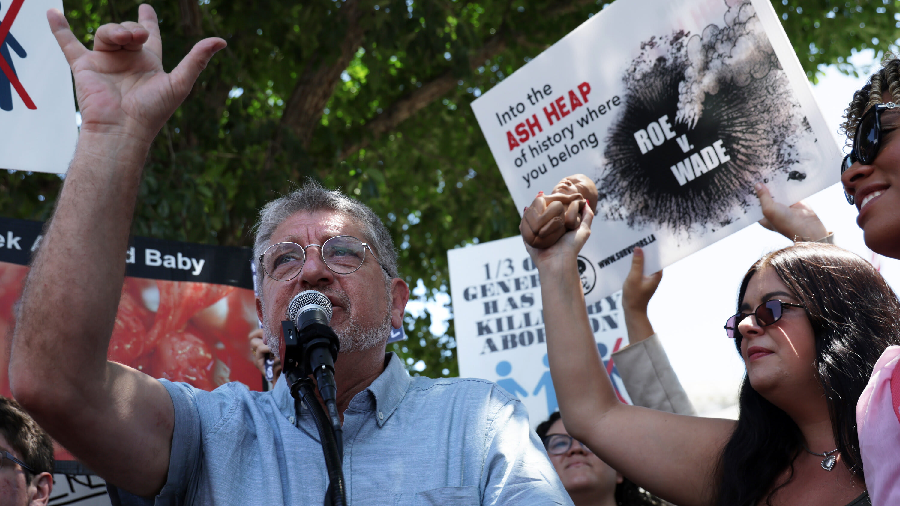 Polémica Publicitaria: Análisis de la Estrategia de Marketing de Randall Terry