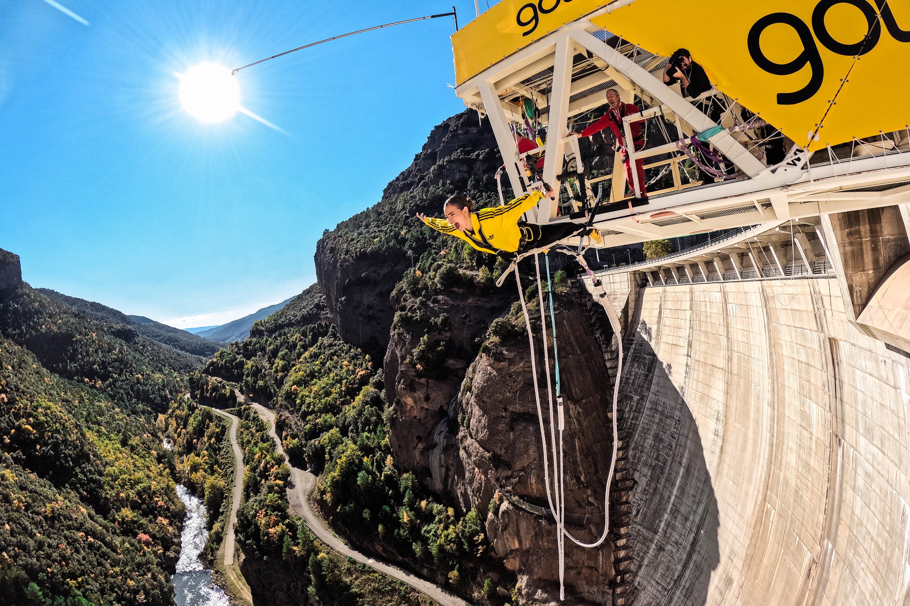 Laura Escanes y got2b: Fijación Extrema en Campaña de Puenting