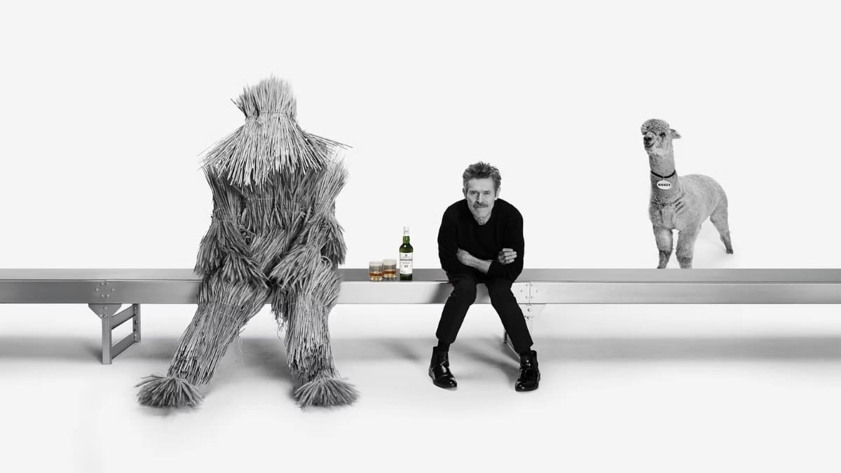 Willem Dafoe, astronauta en el spot de whisky Laphroaig