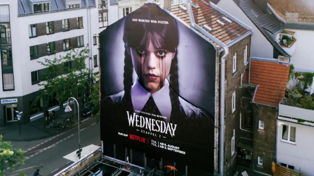 Netflix y Miércoles: La Campaña Publicitaria Que Llora Lágrimas Negras