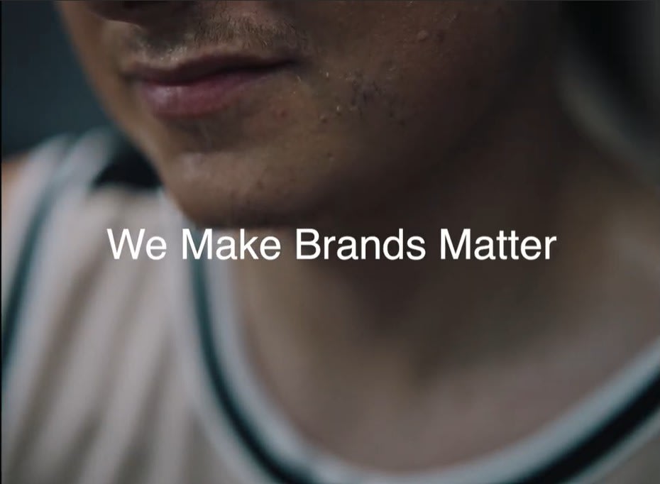 SAMY da un golpe en la mesa y se renueva