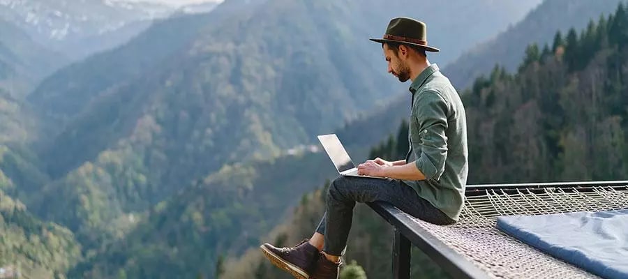 Cómo los Blogueros de Viajes Simplifican la Elección de tu Seguro