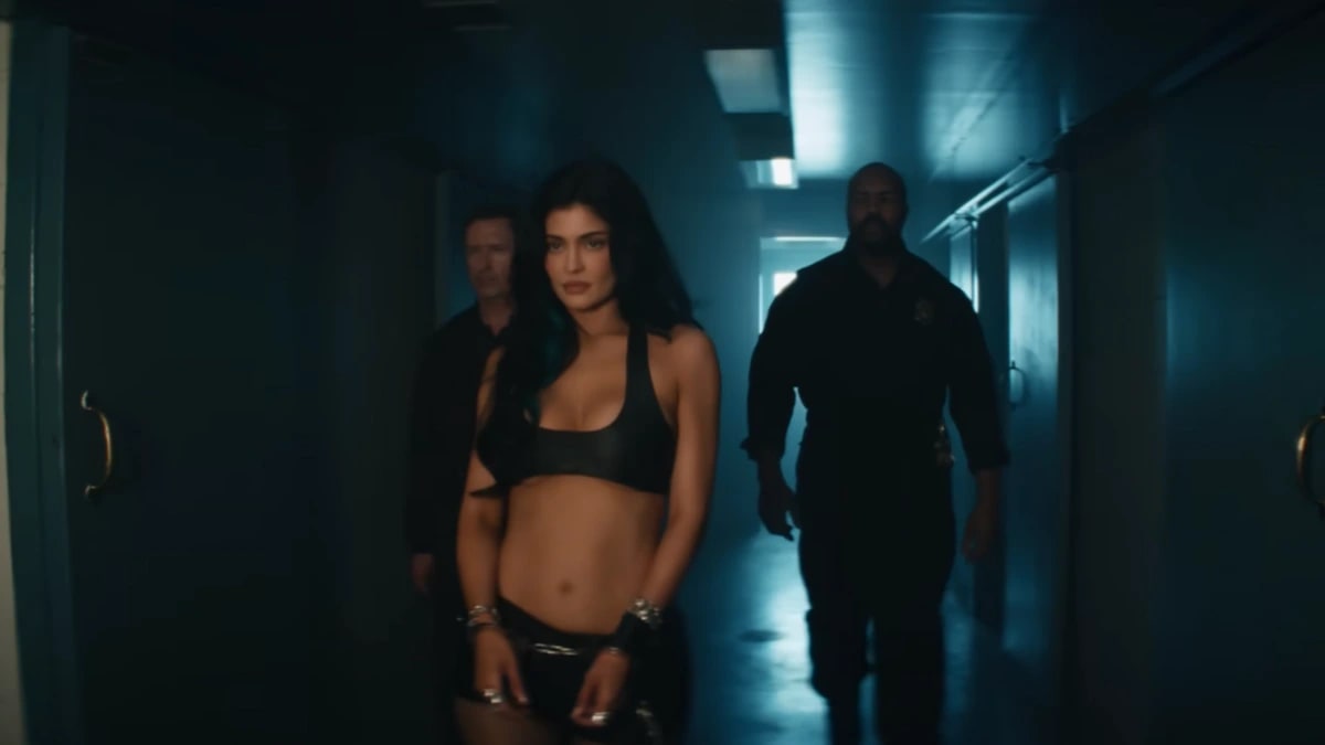 Kylie Jenner en la Mira: Campaña de Cosméticos Desata la Polémica