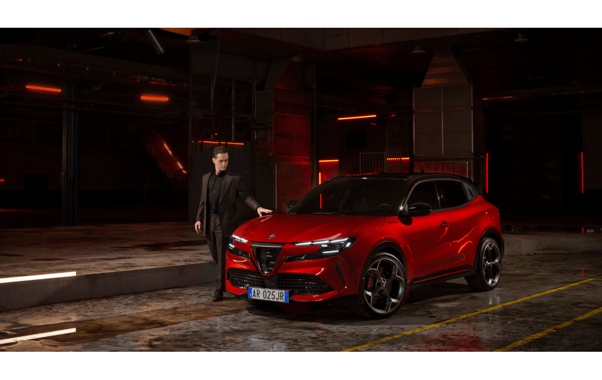 Alfa Romeo Junior: Pedro Alonso protagoniza campaña «¿Qué hace que tu corazón cante?»