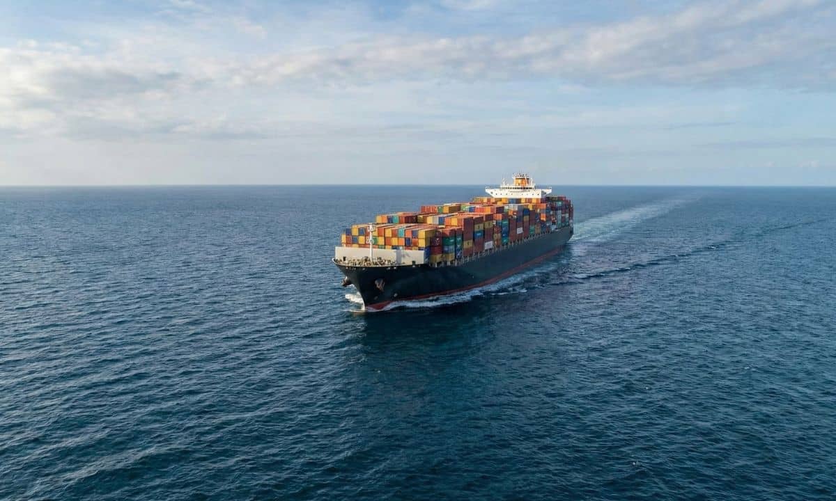 CMA CGM anuncia retorno al Mar Rojo y Maersk reanuda tránsito por el Canal de Suez