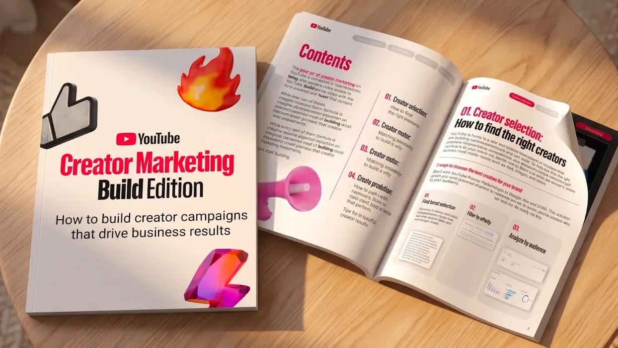 Playbook de Google sobre campañas con creadores de YouTube abierto sobre una mesa