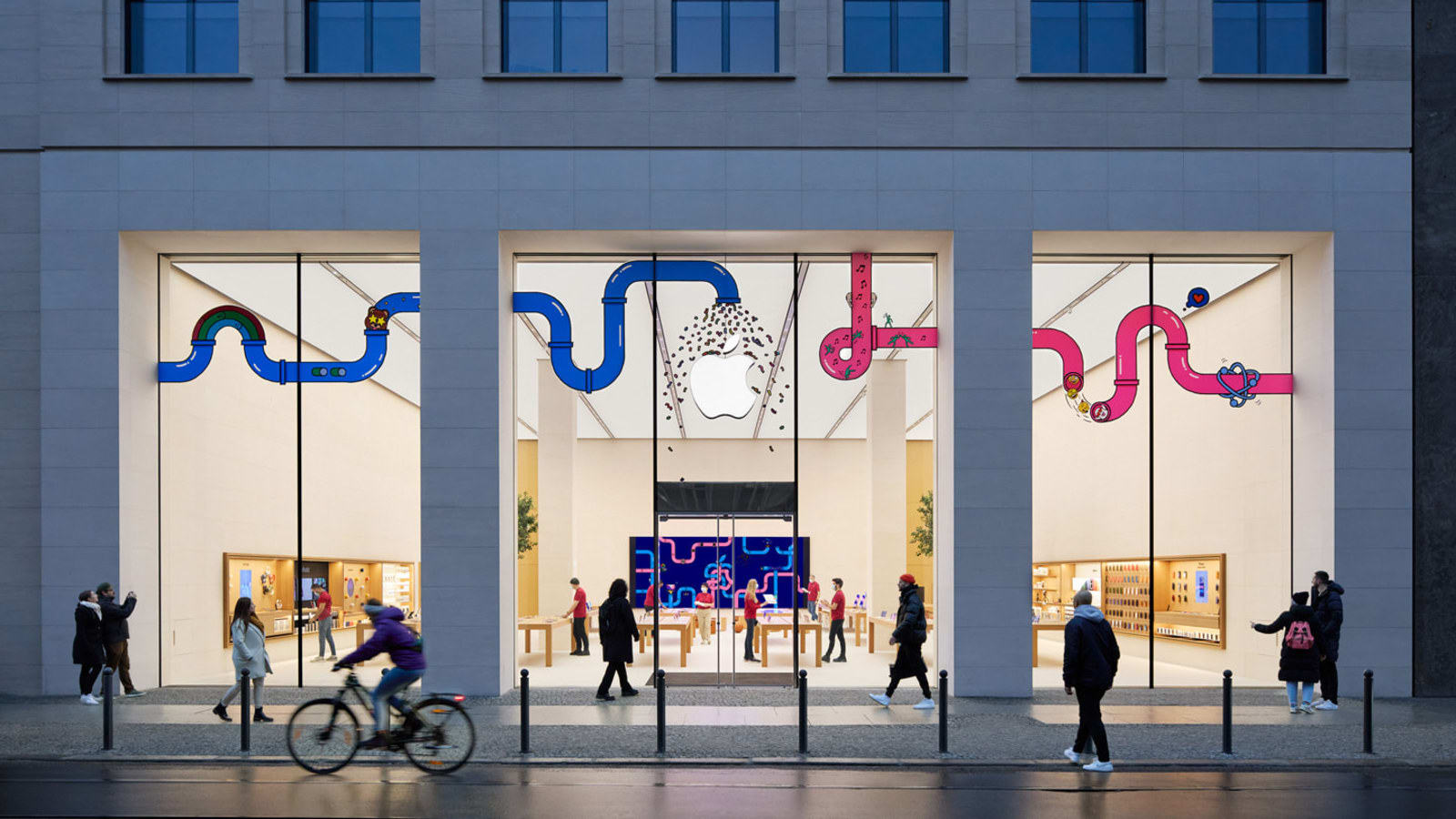 Exterior de una Apple Store con el logotipo de Apple, imagen editorial oficial de la compañía