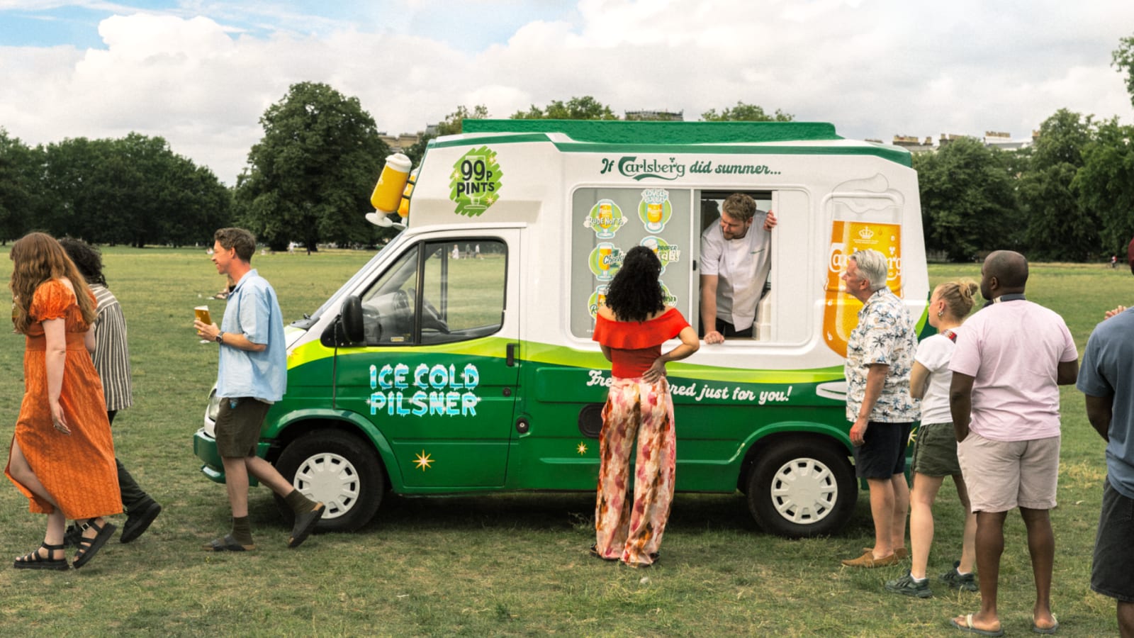 Camión bar de Carlsberg en la campaña If Carlsberg Did para el verano británico de 2026