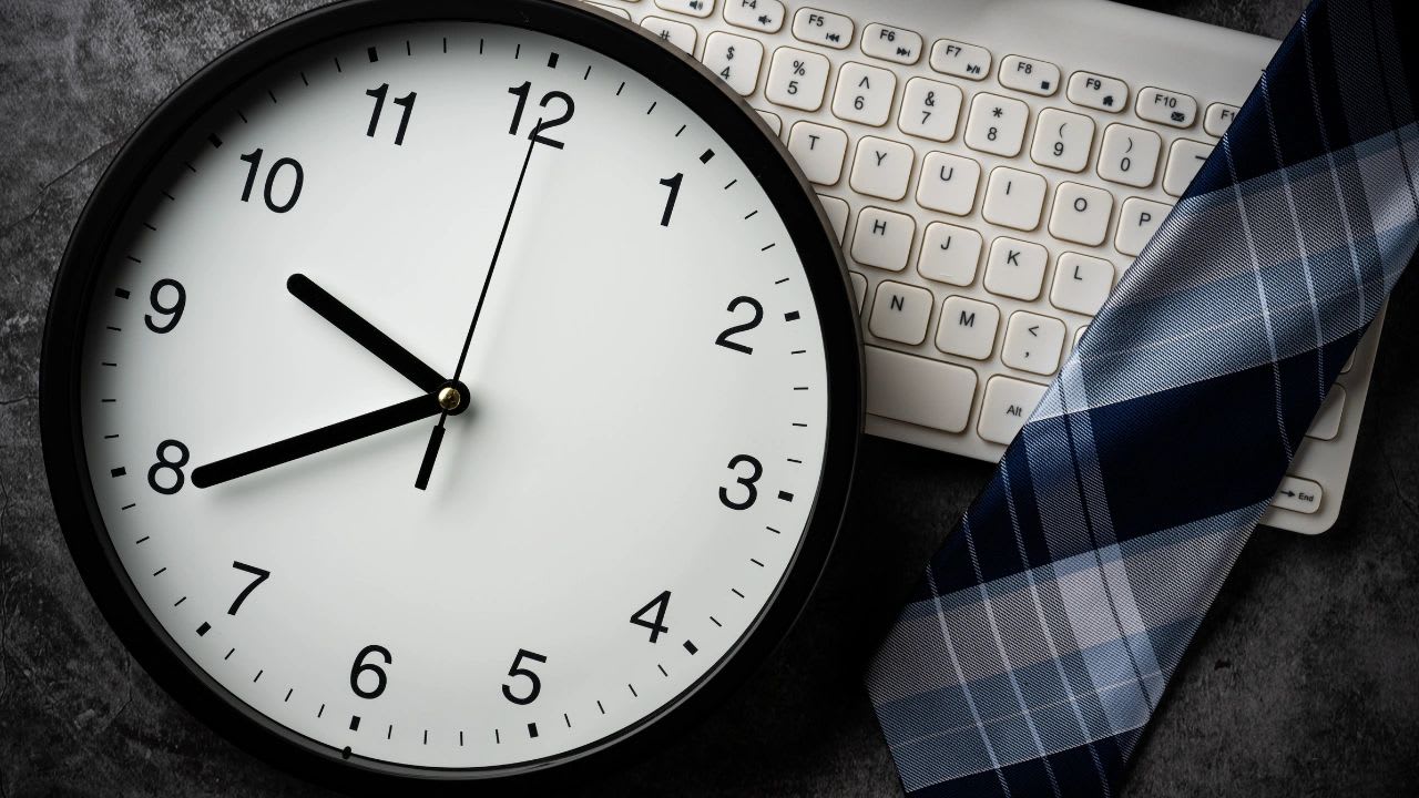 Non-exempt worker definition and overtime rules under FLSA