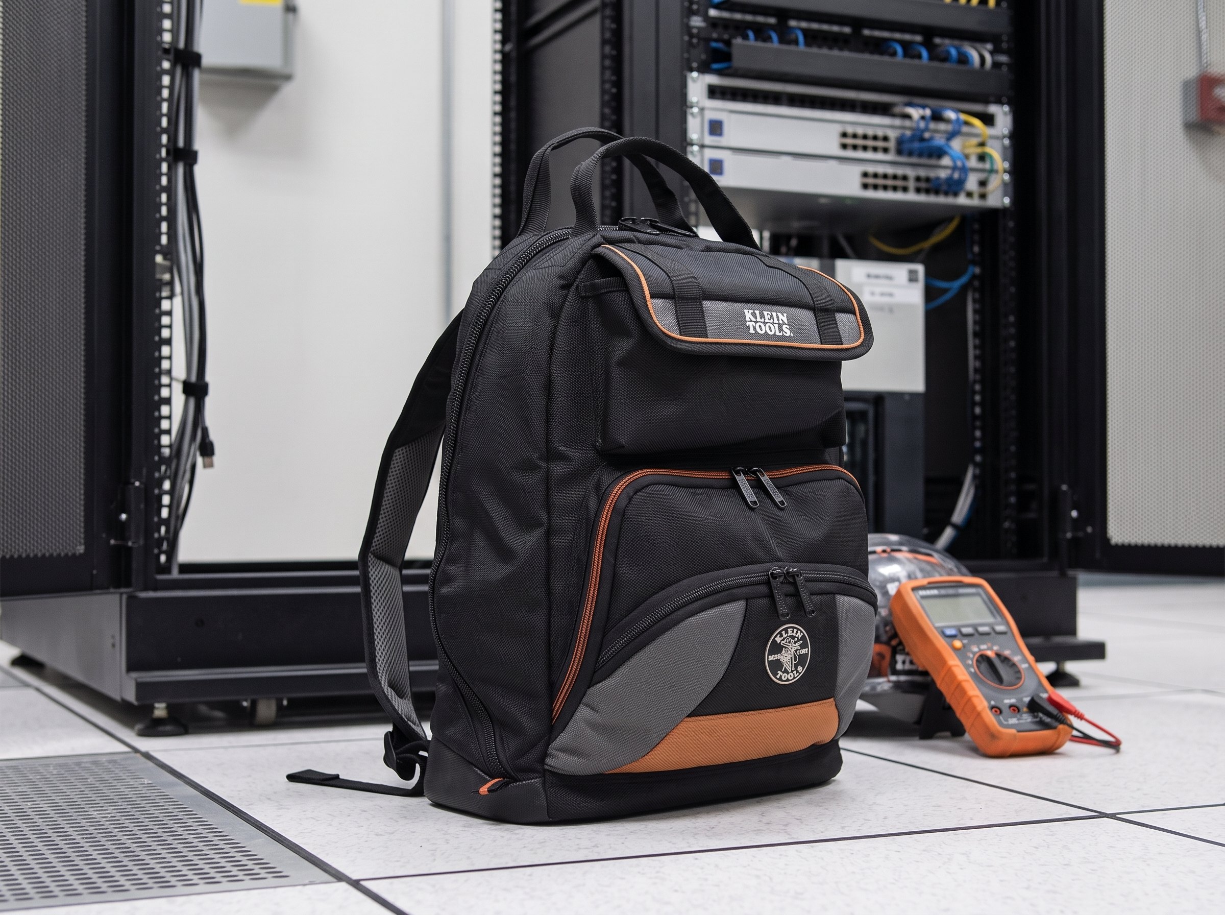 Mochila para herramientas Klein Tools Tradesman Pro con 35 bolsillos