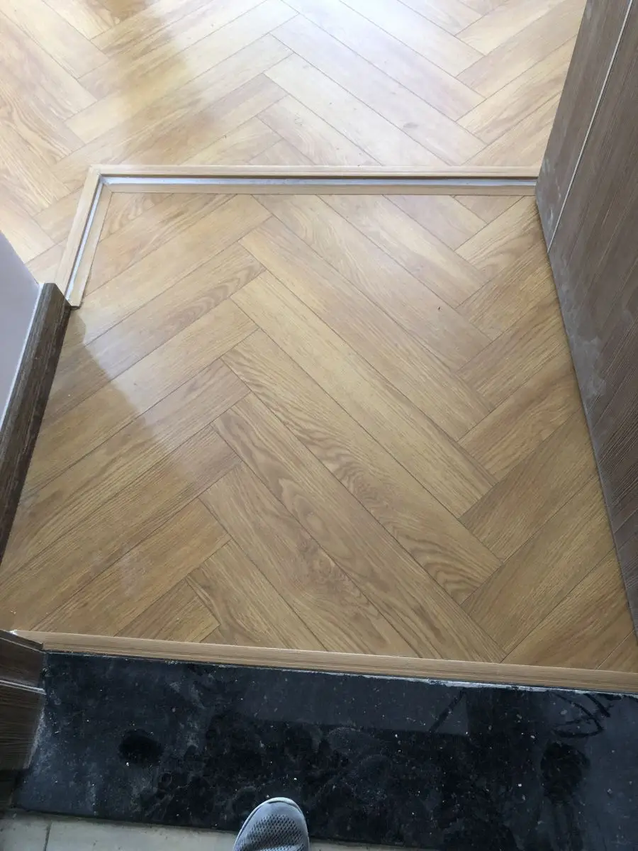 Tính Thẩm Mỹ Và Thiết Kế Linh Hoạt Của Sàn Gỗ Xương Cá Plywood Sồi