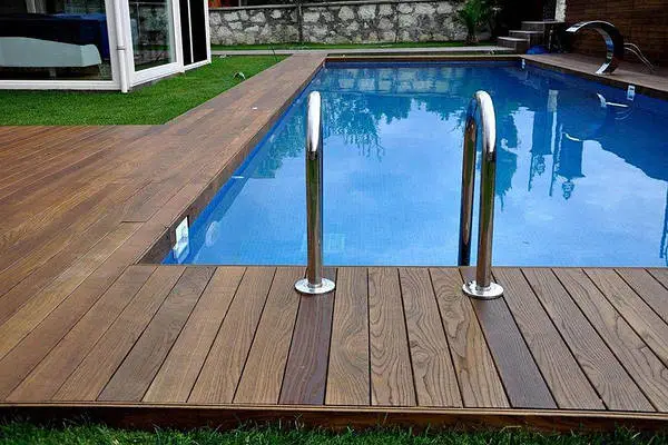 Sàn gỗ Thermo Ash chống nước Hồ Chí Minh: Giải pháp hoàn hảo cho không gian ngoài trời