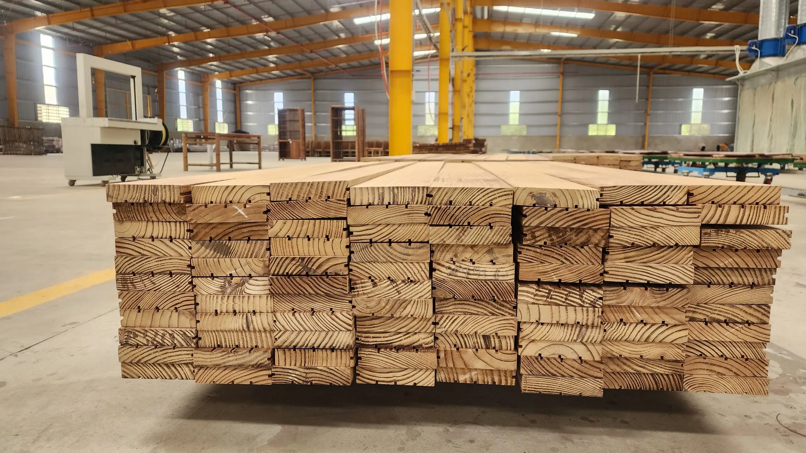Sàn gỗ Thông biến tính chống tia UV TP.HCM: Bảo vệ và sự thịnh vượng cho không gian của bạn