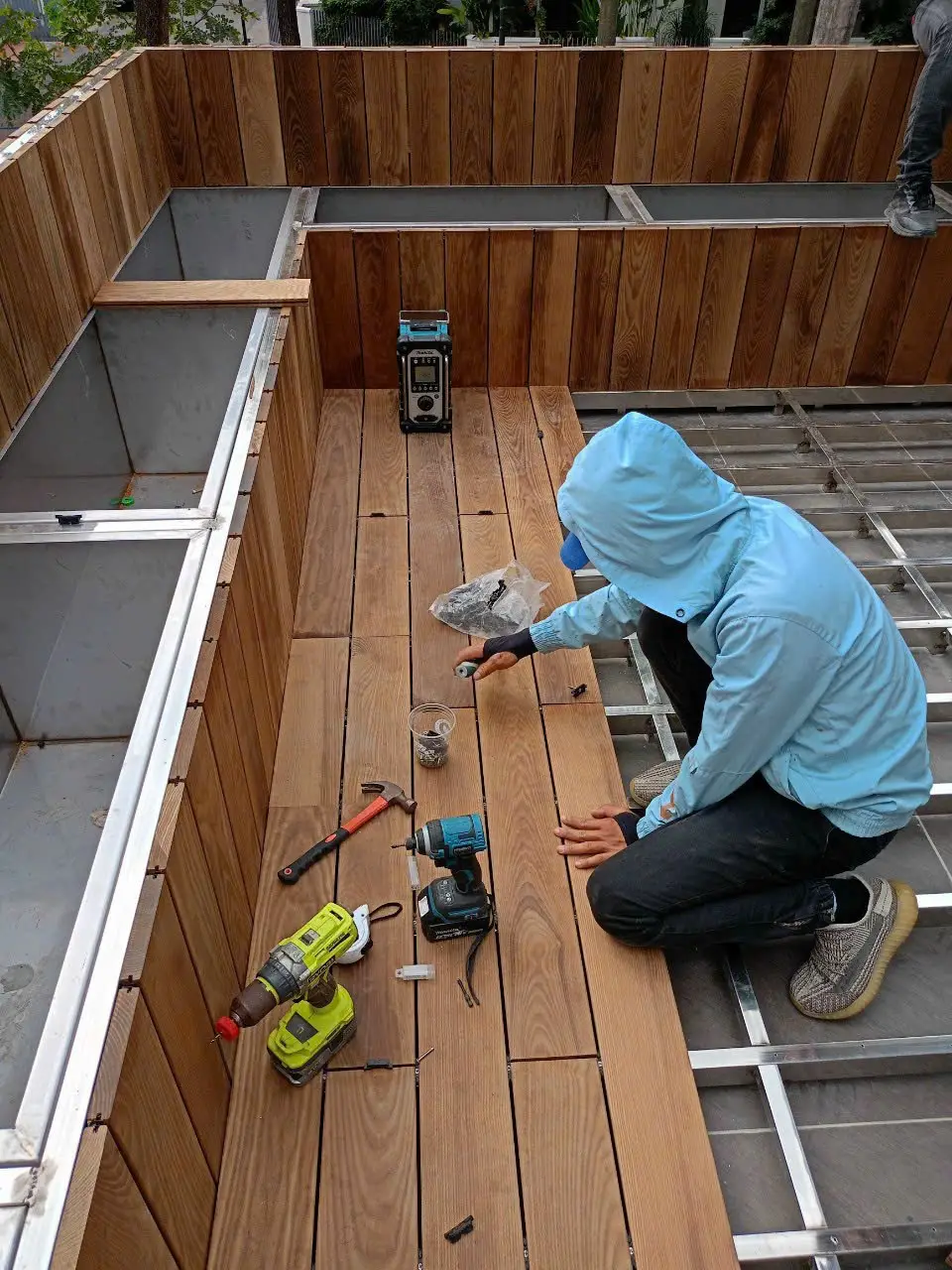 Dịch vụ bán và thi công sàn gỗ Tần Bì biến tính chất lượng cao HCM