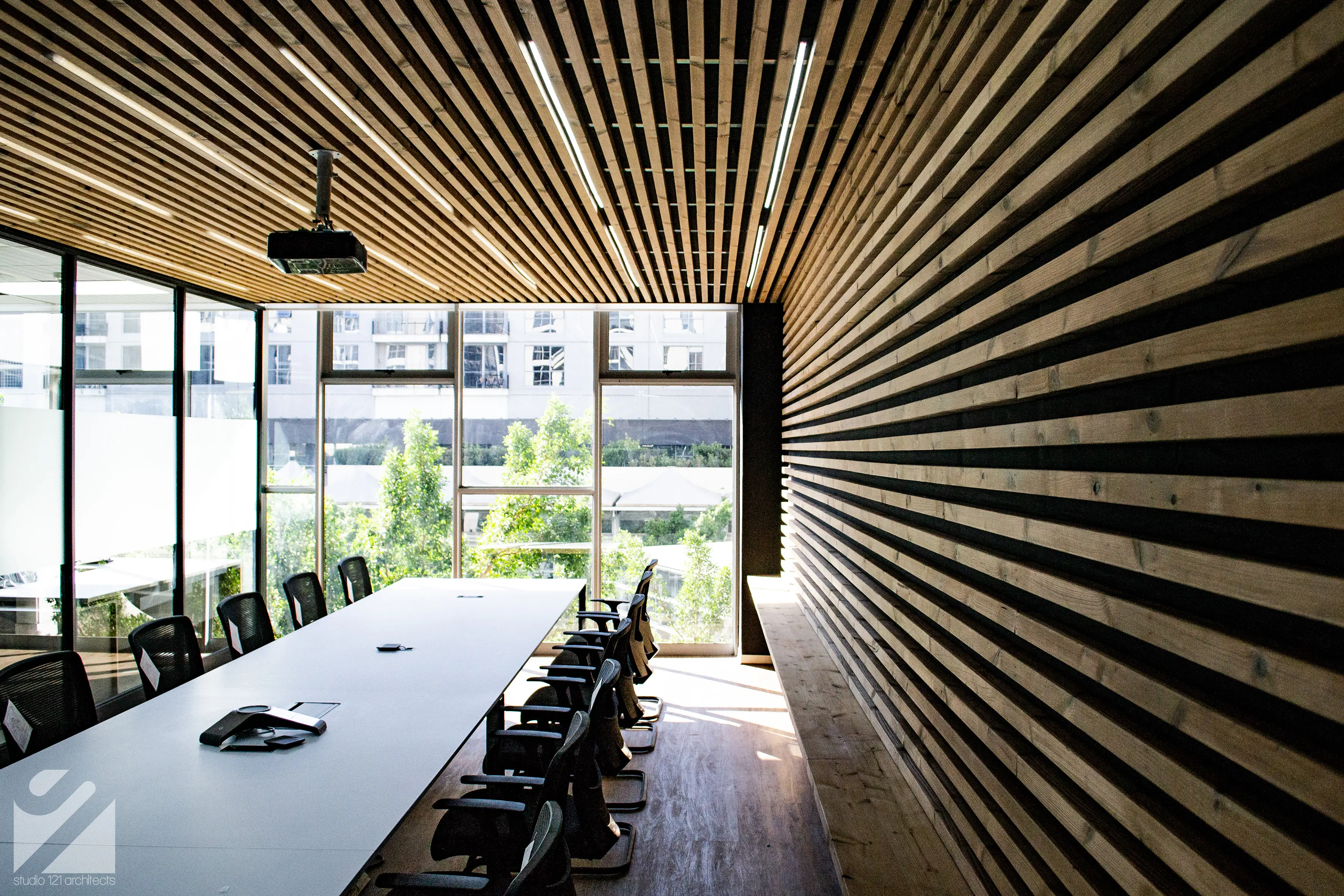 GỖ BIẾN TÍNH LÀ GÌ? Khám Phá Đặc Điểm Và Ứng Dụng Trong Thiết Kế Nội Thất