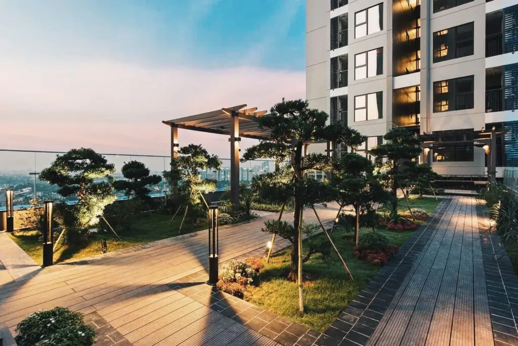 Trụ pegola gỗ nhựa: Giải pháp bền đẹp cho không gian ngoài trời của bạn