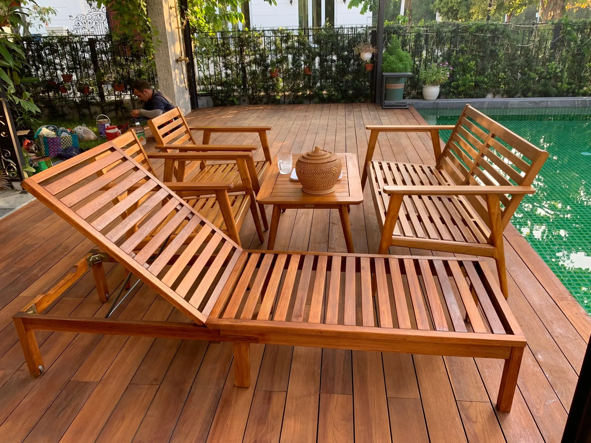 Nhà cung cấp gỗ teak: Tìm hiểu về loại gỗ quý và ứng dụng ngoài trời