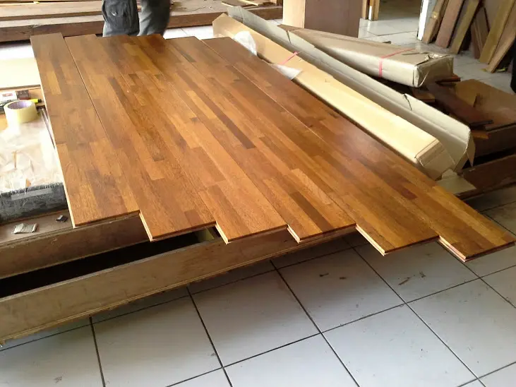 Quy trình sản xuất sàn gỗ tự nhiên: Từ nguyên liệu đến sản phẩm hoàn thiện