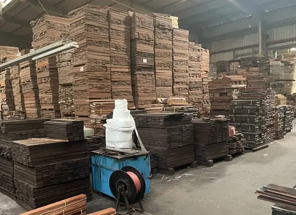 Quy trình sản xuất sàn gỗ tự nhiên: Từ nguyên liệu đến sản phẩm hoàn thiện
