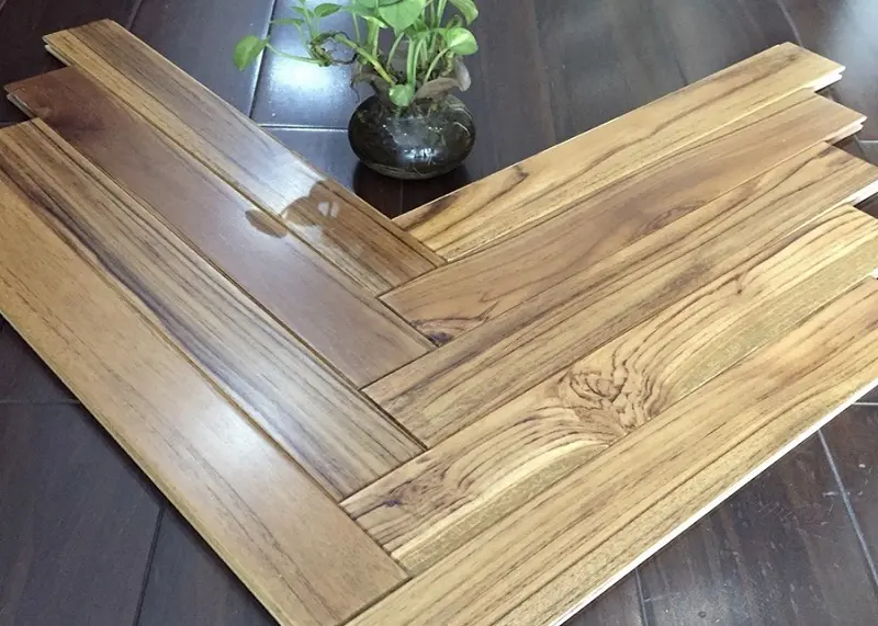 Sàn gỗ Teak chống tác động của hóa chất Sàn gỗ Teak chống tác động của hóa chất
