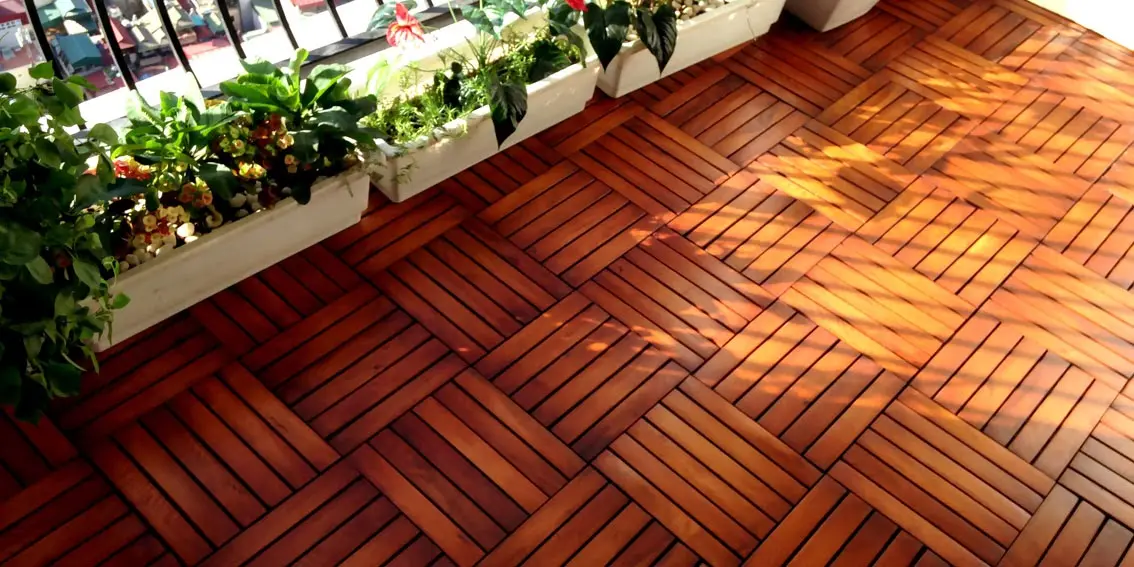 Sàn gỗ tự nhiên ngoài trời: Lựa chọn thông minh cho ban công