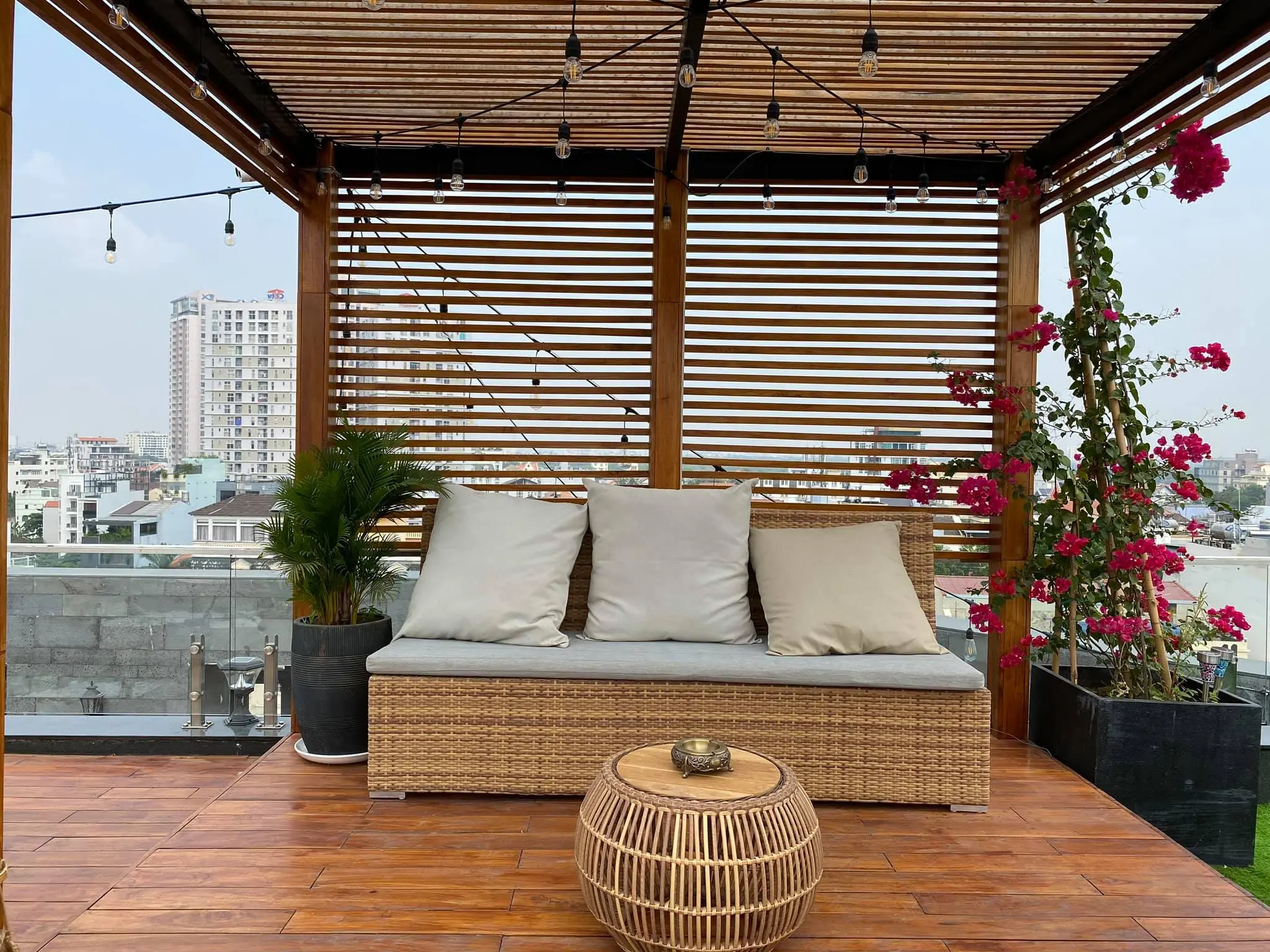 Sàn Ngoài Trời Gỗ Teak - Lựa Chọn Tối Ưu Cho Không Gian Ngoại Thất Sang Trọng