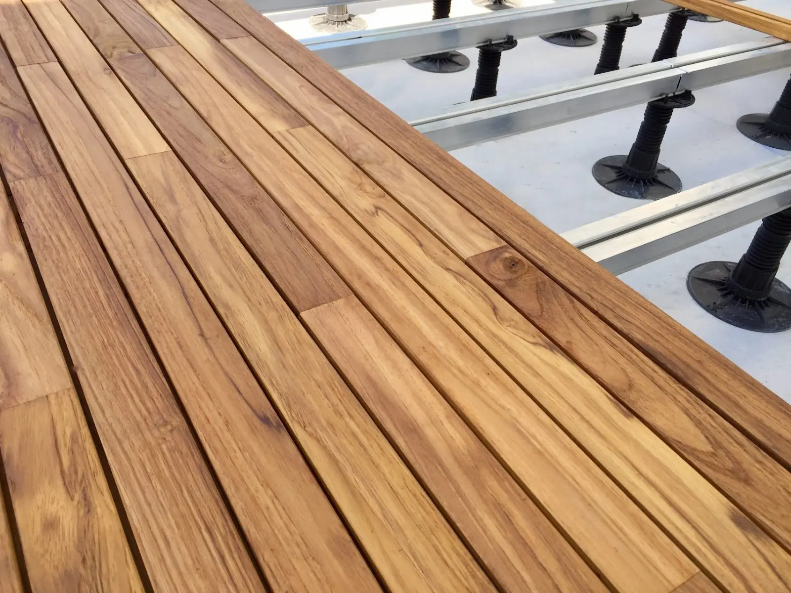 Sàn Ngoài Trời Gỗ Teak - Lựa Chọn Tối Ưu Cho Không Gian Ngoại Thất Sang Trọng