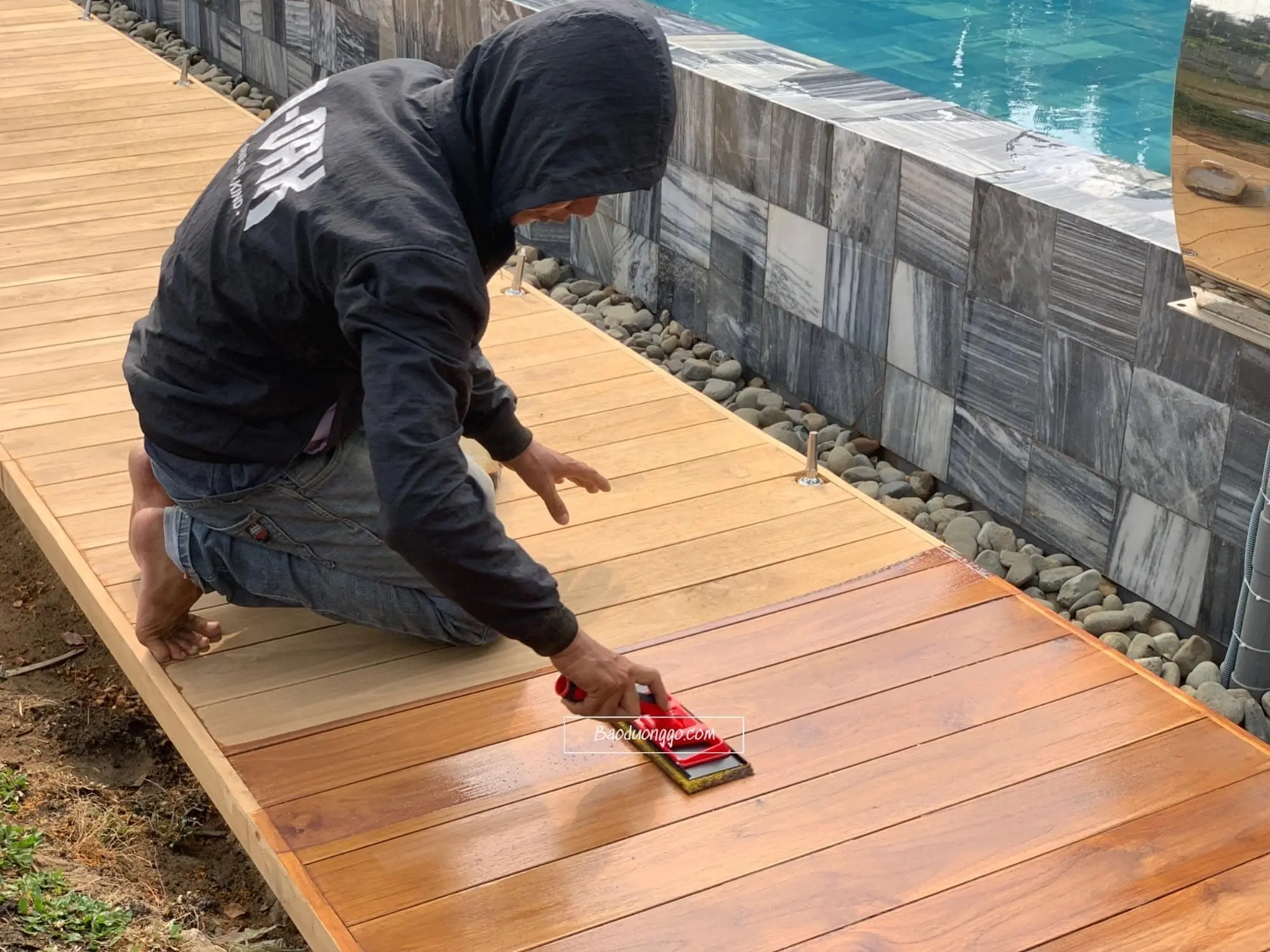 Sàn Gỗ Teak Ngoài Trời Chịu Mưa Nắng | Có tốt không?