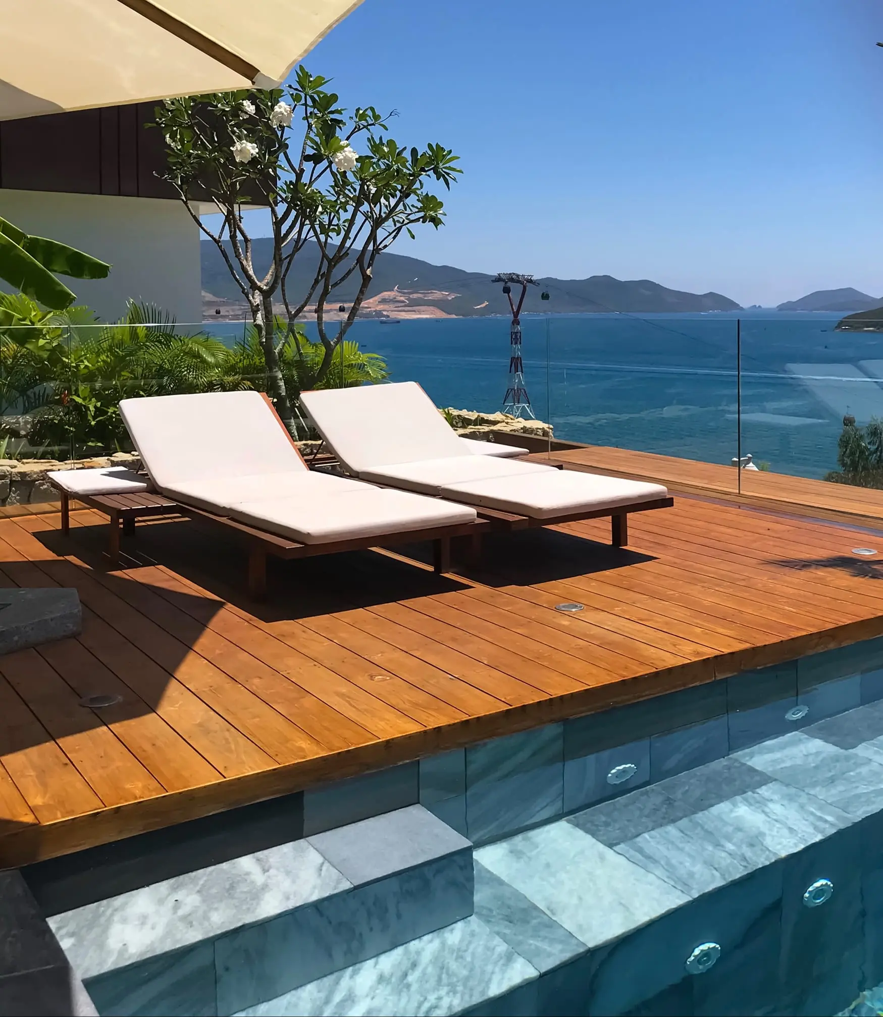 Sàn Gỗ Teak Ngoài Trời Chịu Mưa Nắng | Có tốt không?