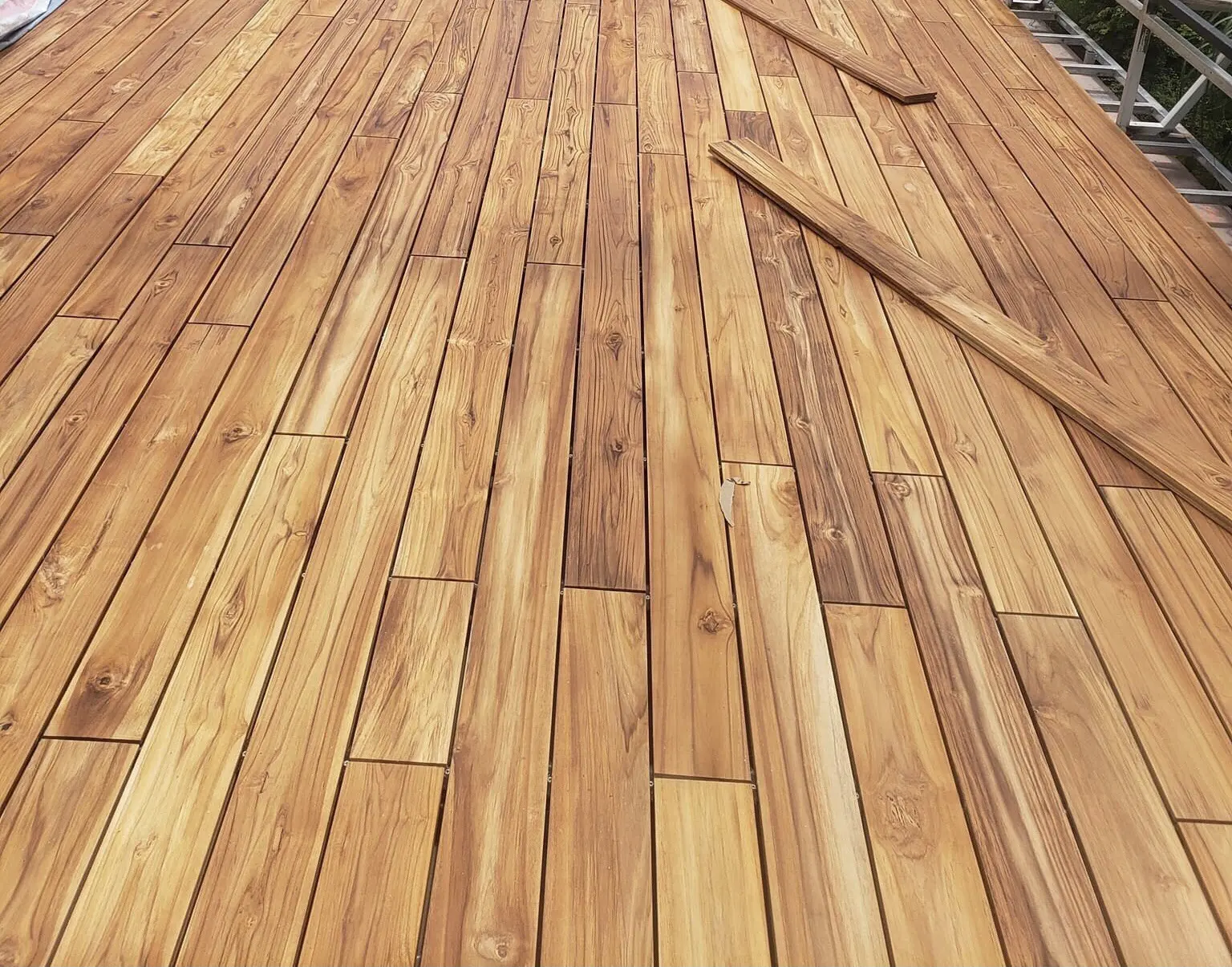 Sàn gỗ Teak chống tác động của môi trường biển Sàn gỗ Teak chống tác động của môi trường biển