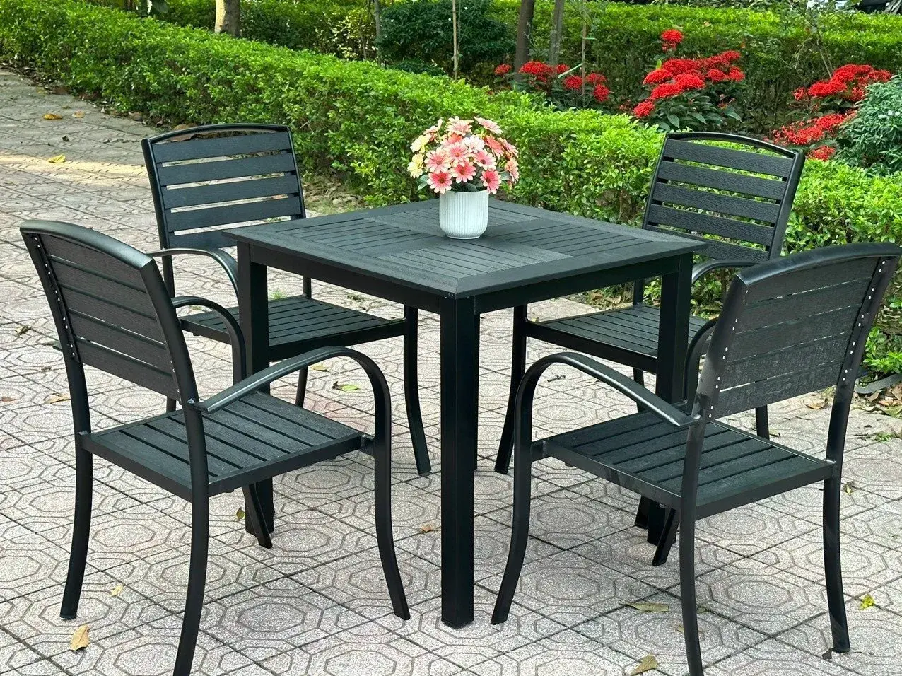 Xu hướng thiết kế bàn ghế sân vườn ngoài trời hiện đại