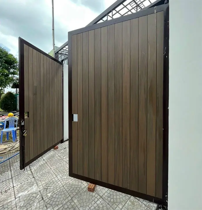 Cổng gỗ tự nhiên: Lựa chọn hoàn hảo cho ngôi nhà bạn