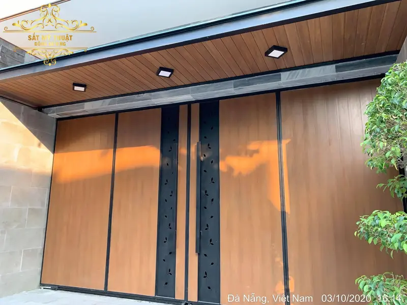 Cổng gỗ tự nhiên: Lựa chọn hoàn hảo cho ngôi nhà bạn