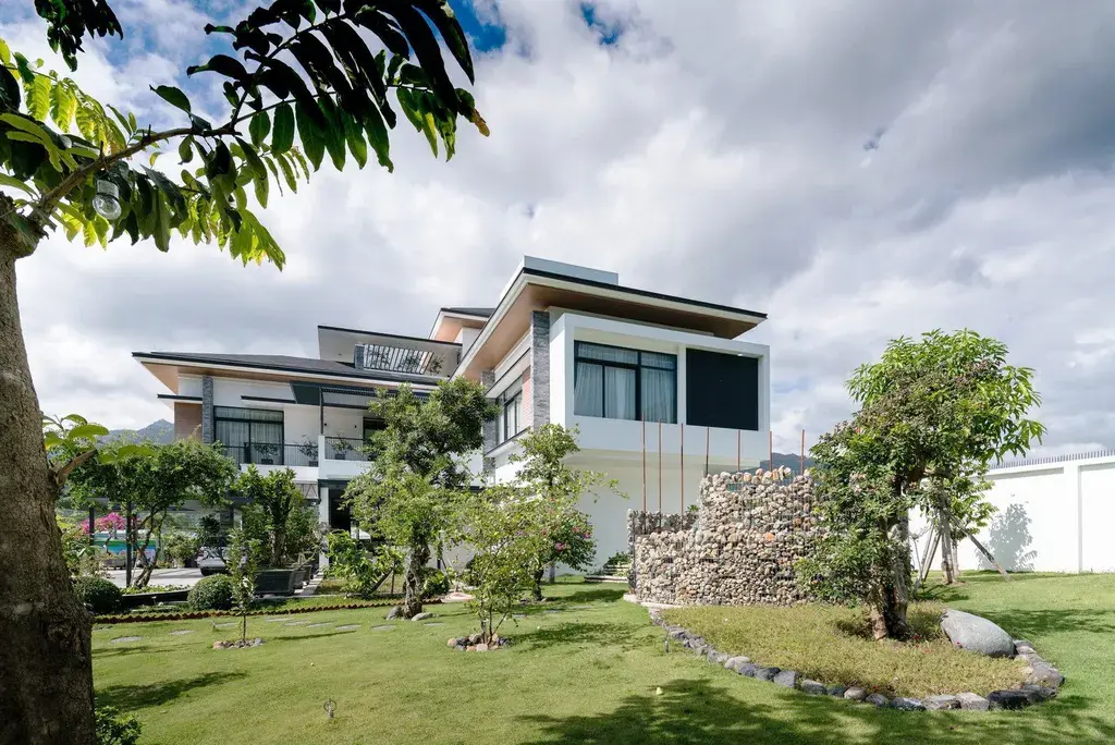 Hoàn thiện sân vườn Biệt thự sân vườn Củ Chi mang phong cách Modern (Hiện đại)