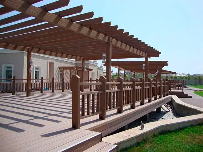 Pergola gỗ nhựa - Giải pháp thẩm mỹ và bền vững cho không gian ngoại thất hiện đại