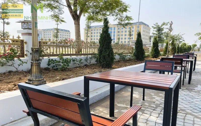 Bàn ghế gỗ nhựa ngoài trời – Giải pháp hoàn hảo cho không gian ngoại thất bền đẹp và thân thiện môi trường