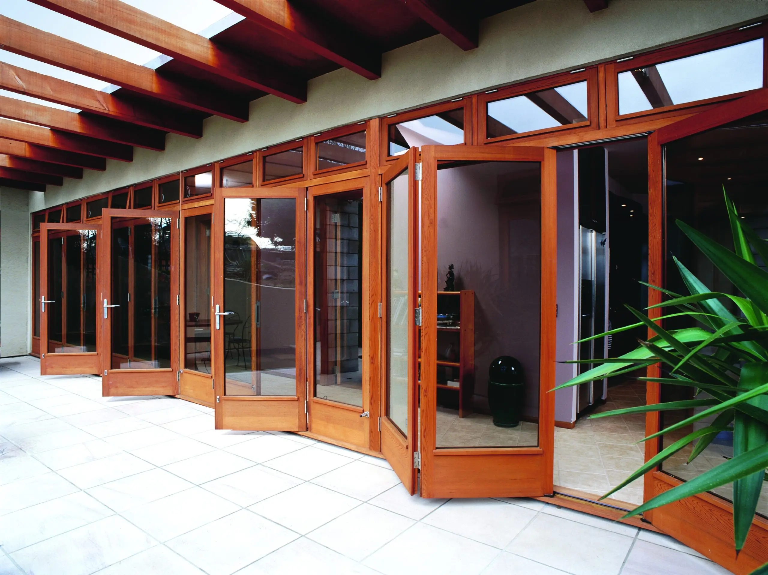 Cửa Gỗ Thông Biến Tính – Lựa Chọn Thông Minh Cho Không Gian Sống Hiện Đại Và Bền Vững
