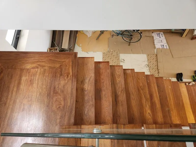 Bậc Cầu Thang Gỗ Tự Nhiên - Sự Kết Hợp Hoàn Hảo Giữa Thẩm Mỹ và Độ Bền Trong Ngôi Nhà Hiện Đại