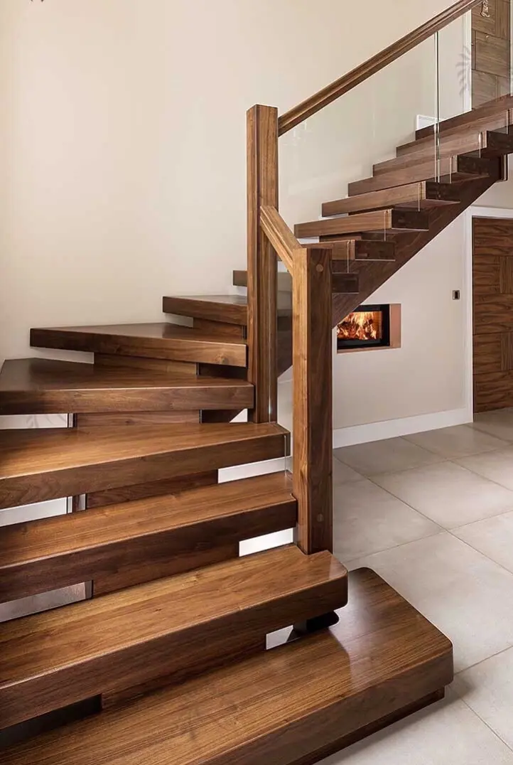 Bậc Cầu Thang Gỗ Tự Nhiên - Sự Kết Hợp Hoàn Hảo Giữa Thẩm Mỹ và Độ Bền Trong Ngôi Nhà Hiện Đại